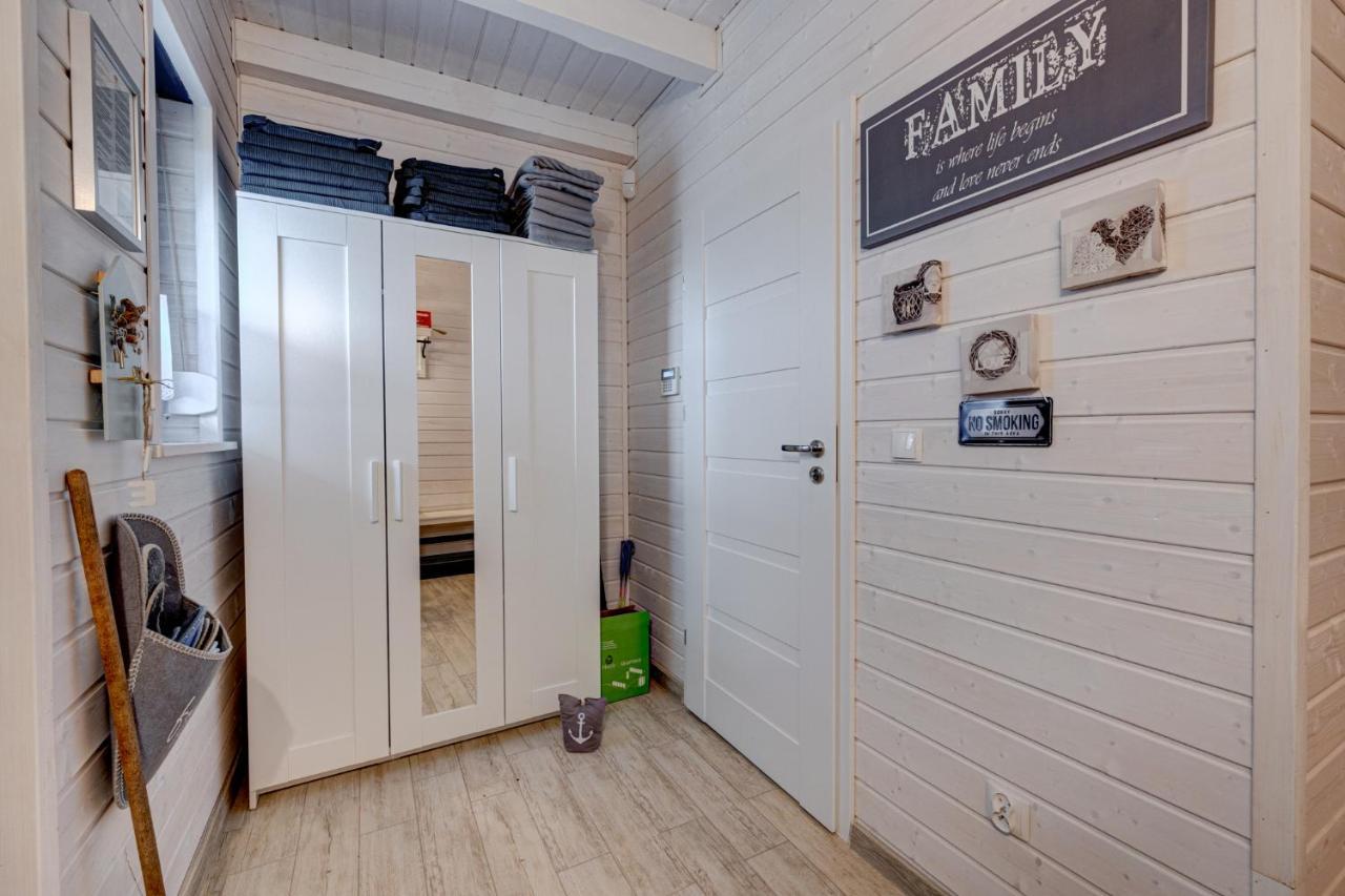 Dom Wakacyjny Baltic Home & Dom Baltic Home Garden Inn Zastan ภายนอก รูปภาพ