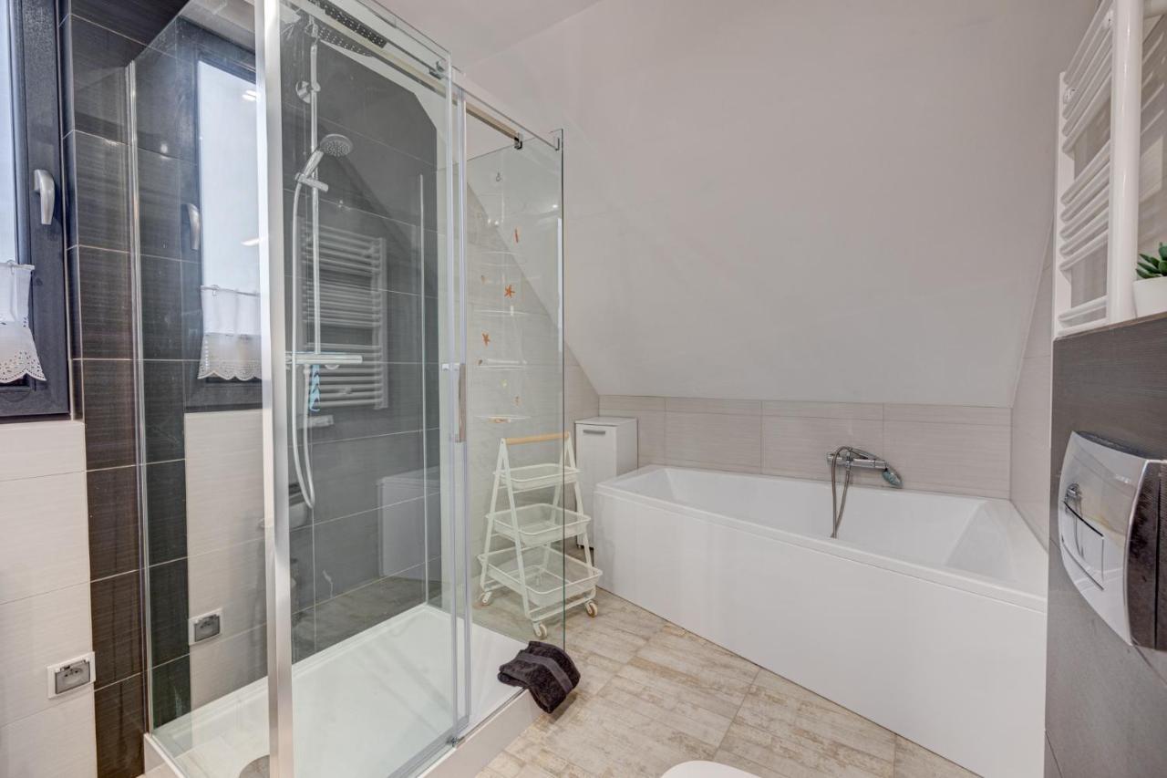 Dom Wakacyjny Baltic Home & Dom Baltic Home Garden Inn Zastan ภายนอก รูปภาพ